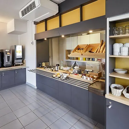 Otel Montpellier 1 2*